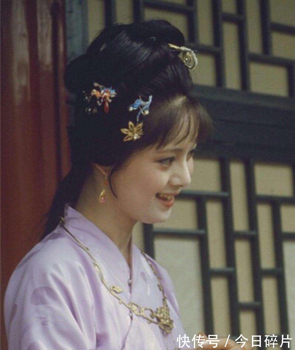 薛宝钗&最优雅的金陵十二钗:大观园菊花诗赛,宝钗为何得了个倒数第一?