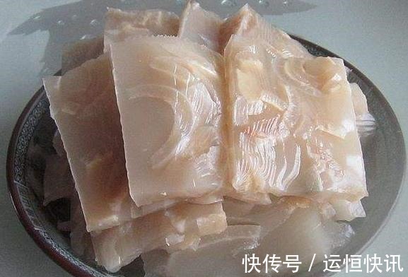 煮猪皮的时候,不要直接下锅煮,多加这一步,猪皮冻爽口不油腻!