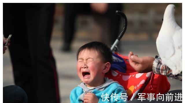 杀手锏|“再不听话我就走了”,父母自认为的“杀手锏”,正是伤娃的利器