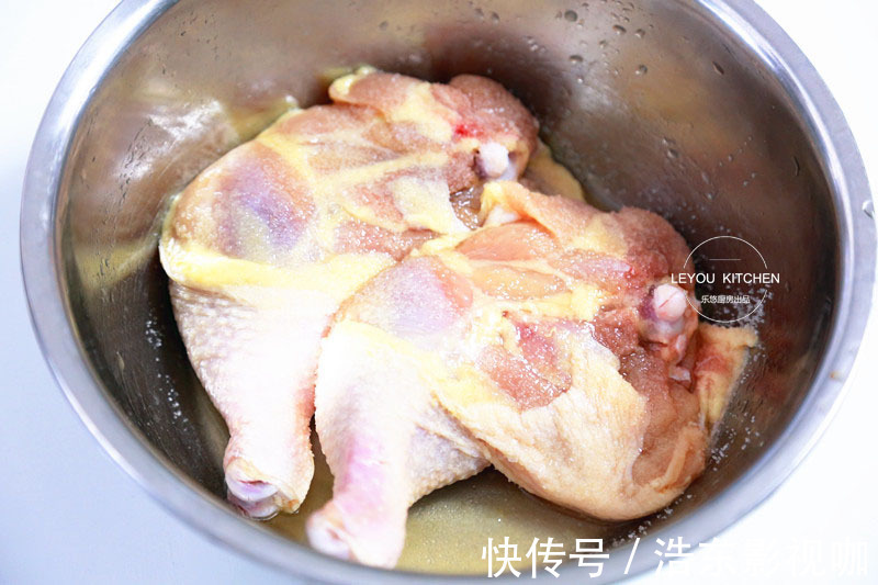 蒸出来的美味，又鲜又嫩的鸡腿吃法，一滴油没放，清淡有滋味