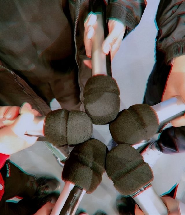 《你好星期六》开播，收视夺冠口碑却不佳，何炅独自撑场惹人心疼