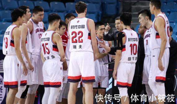 广州男篮|双喜临门!广州男篮两将同获殊荣,“老叔”果真有“两把刷子”