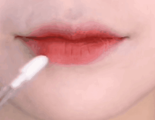 渐变唇|口红不应该横着涂！大多数人都涂错了