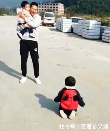 做法|女儿看见爸爸抱了别的孩子,接下来的做法让爸爸笑弯了腰