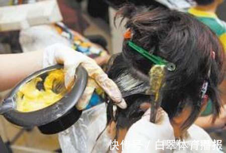 烫发 经常染发的老年人,要养成这三个养护好习惯,头皮健康不伤发
