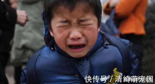 孩子|“我不买了,妈妈别打了”,6岁女孩痛哭求饶:失控父母有多可怕
