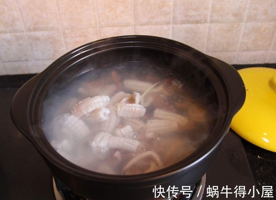 砂锅鱿鱼|口味丰富的砂锅鱿鱼，制作简单，香气四溢