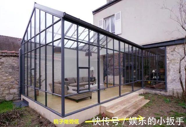 老爸|院子先砌20公分矮墙再盖个阳光房,底座稳稳的,结实!多用好几年