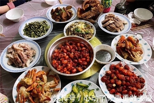 进退两难|婚后陪老婆回娘家，丈母娘下厨做了一桌菜，上桌后让我进退两难！