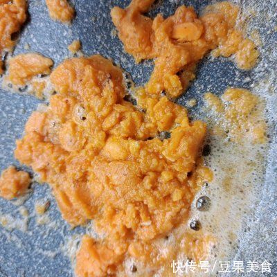 家常菜|#巨下饭的家常菜#金沙咸蛋黄鸡翅