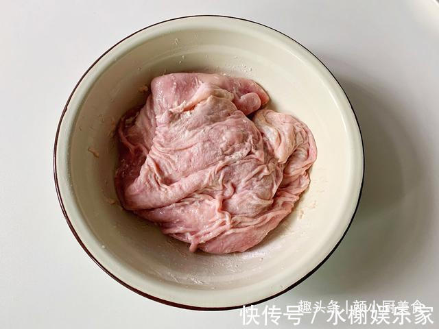熬猪肚汤时不要只进行焯水,多加这1步,猪肚汤香浓纯白没腥味
