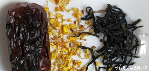 春天宜食甘,紅棗放到鍋里炒一炒,每天一粒堅持食用好處多!