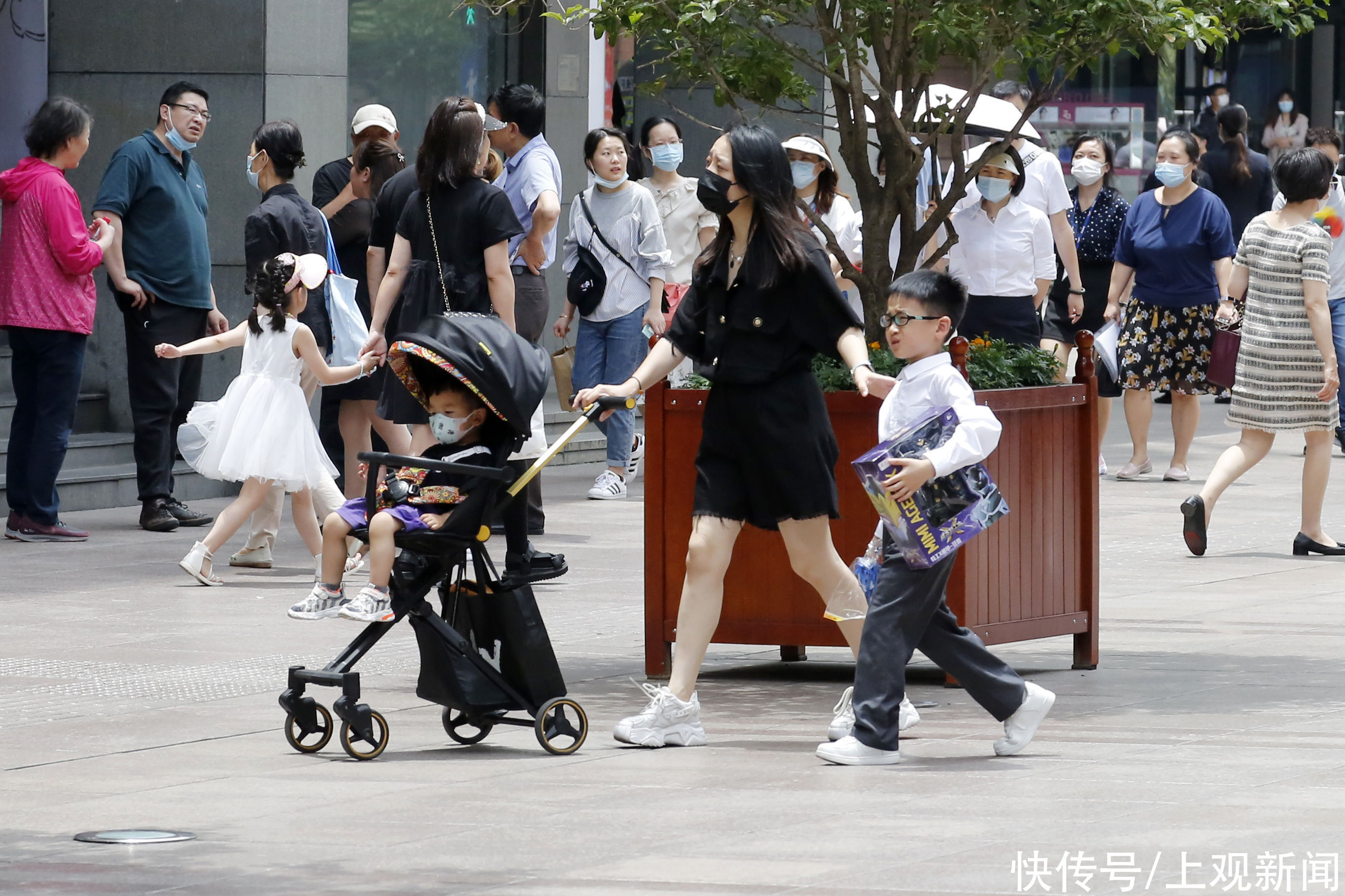 大人|今天这个“节日”，看看小孩大人都怎么过