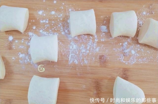 奶黄包|孩子三天两头想吃的早餐,早上一加热就好,简单方便,营养足