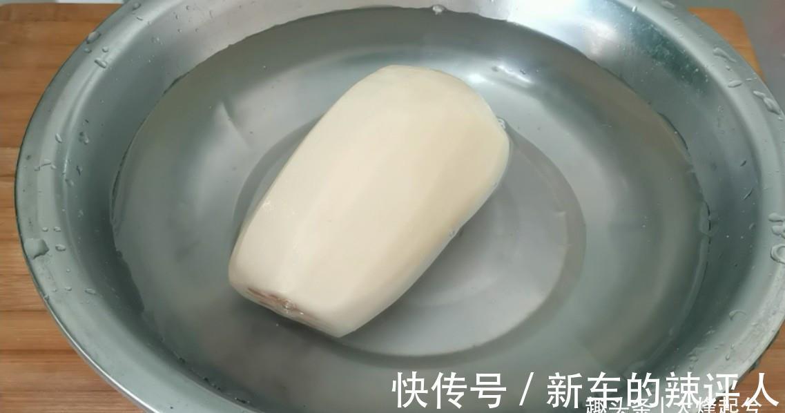 炒莲藕片|炒莲藕片不发黑，掌握2点小技巧，脆爽清甜又开胃，颜色透亮不黑