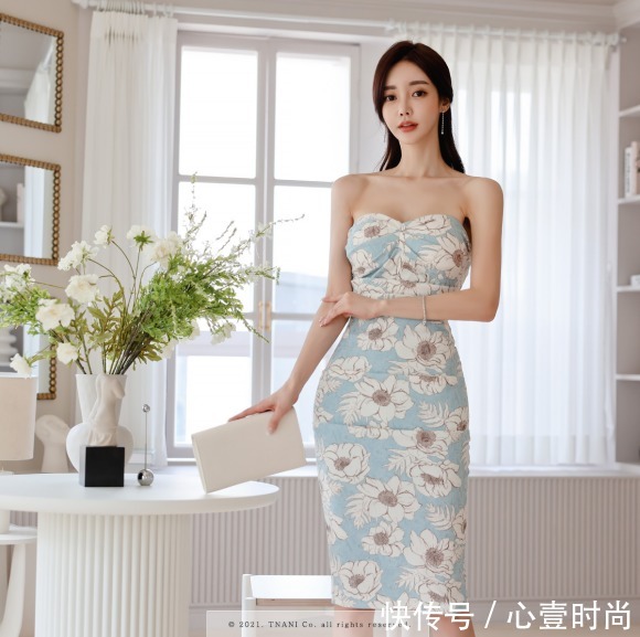 搭配|女神孙允珠时尚搭配:夏叶雨霖波斯洋菊珐琅瓷蓝裙