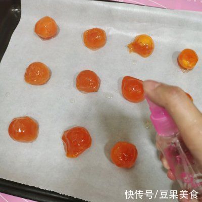 配方|零失败！私房专用配方！酥到掉渣的蛋黄酥