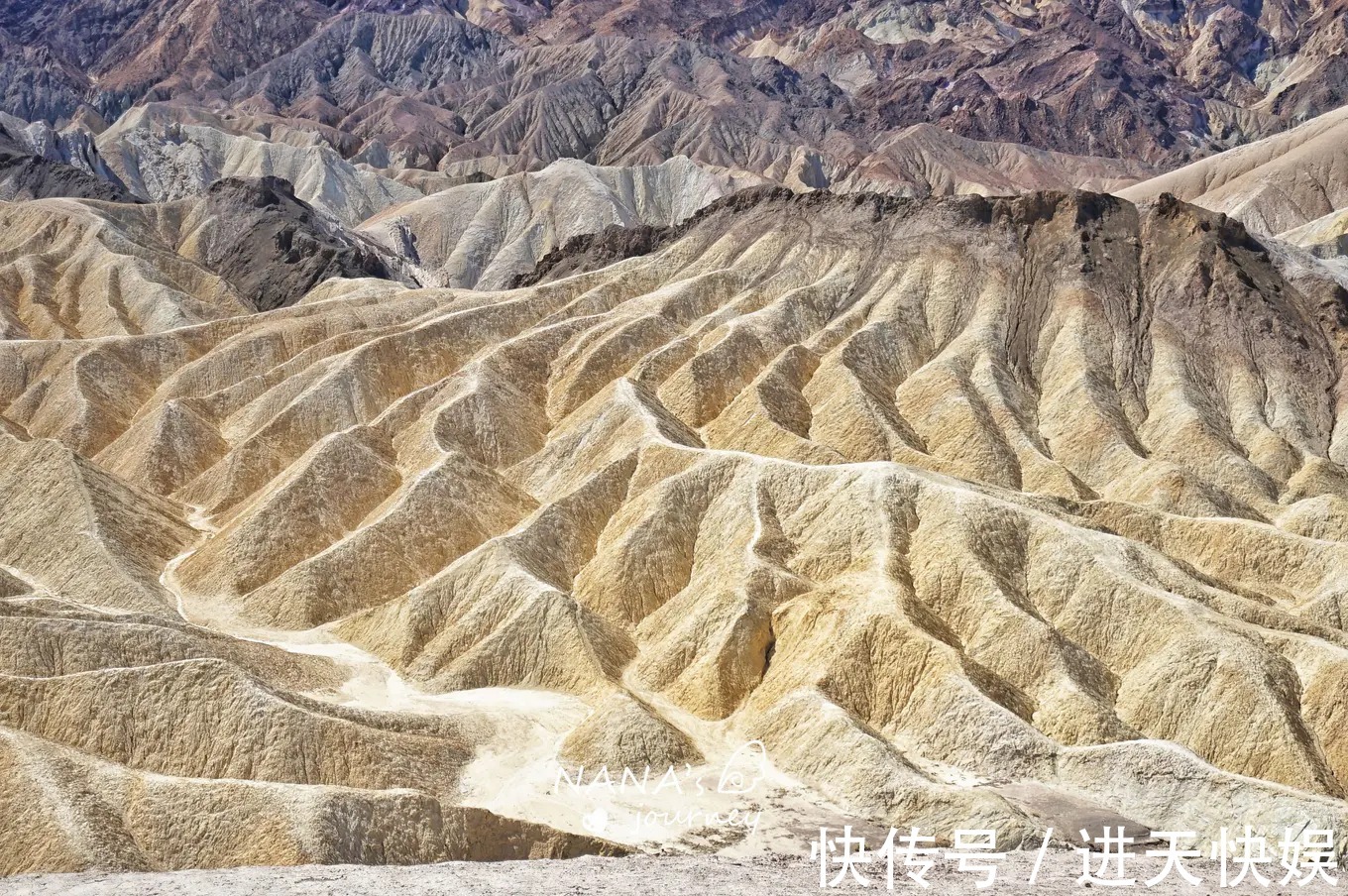 地貌|大地褶皱般的地貌，如同丹霞的质感，美国的这个景区很神奇