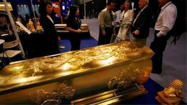 金棺$古墓中发现纯金棺材,为何至今仍未打开,专家直呼:不敢打开!