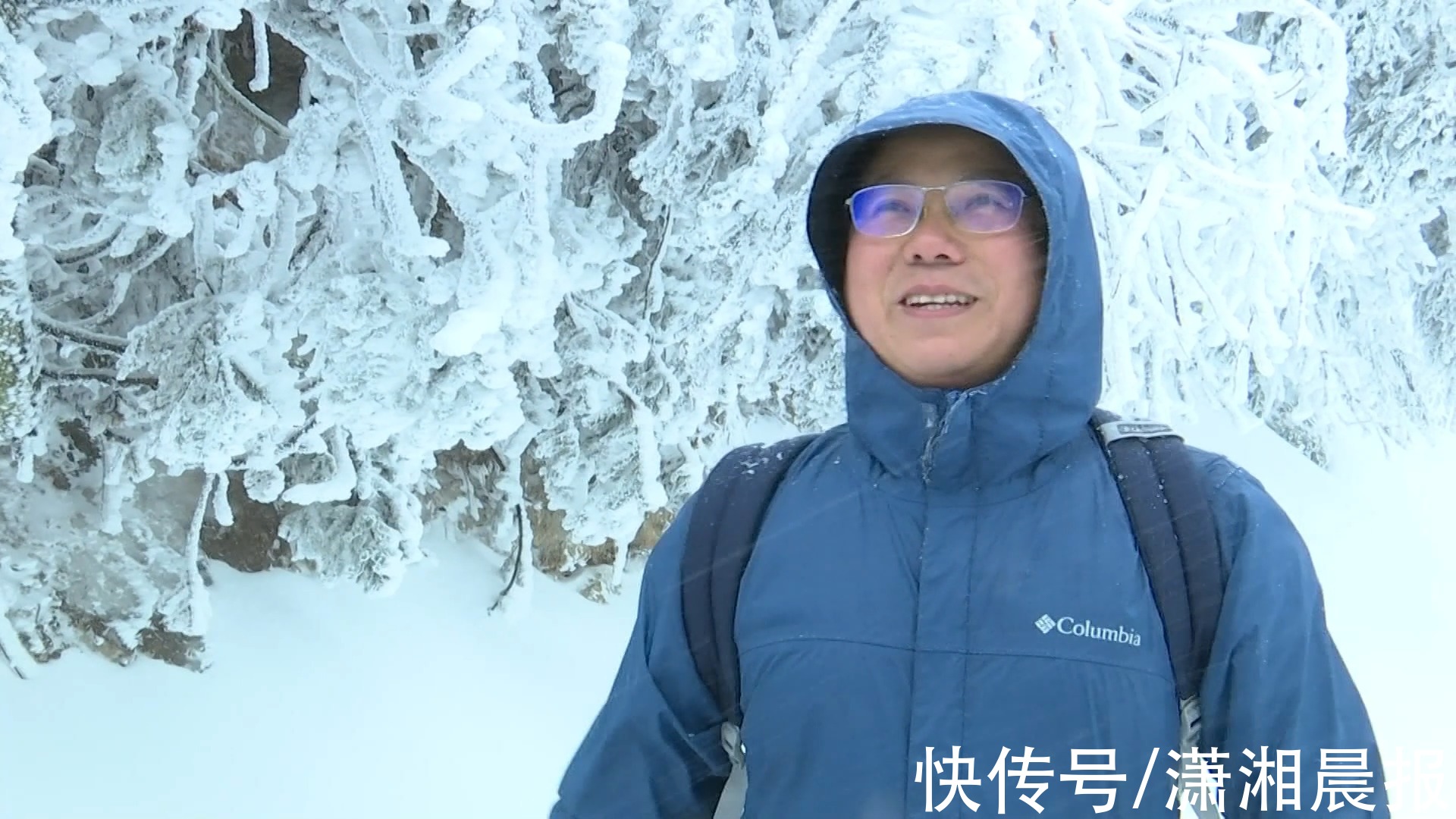 南岳中心景区|广东游客在南岳看雪一高兴做了50多个雪人，景区：该下山了