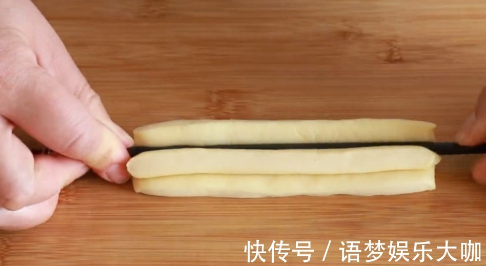 家常|油条的做法火了,不用酵母,随吃随做,5分钟做一锅,简单家常