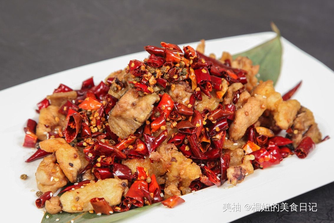 教你在家做辣子鸡，外焦里嫩，香辣爽口又开胃，越吃越有味