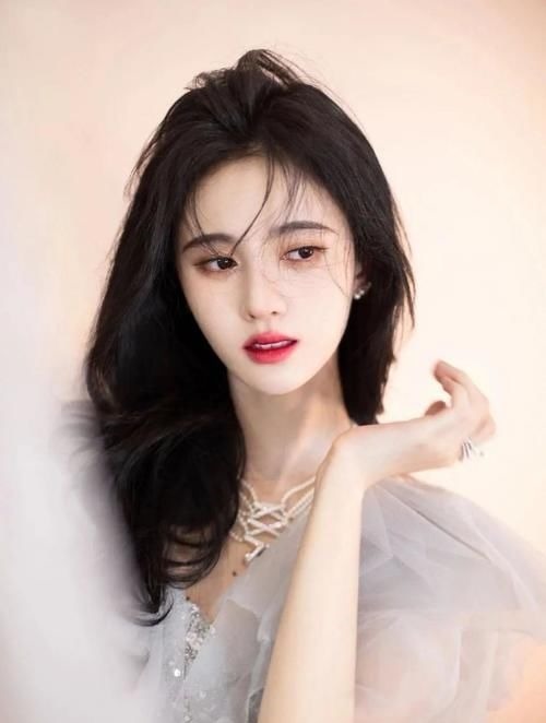 鞠婧祎 告别假发片,赵露思同款“头包脸”发型超显瘦!