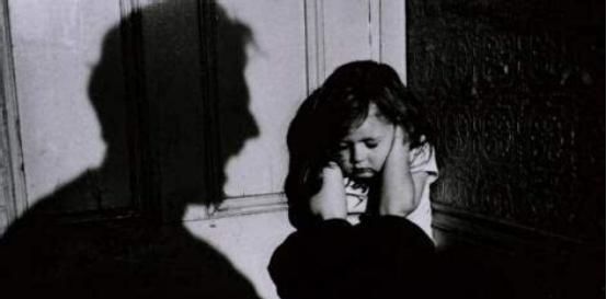 自我保护意识不强|妈妈给三岁女儿报了英语班,女儿说了几句话,让爸妈报了警