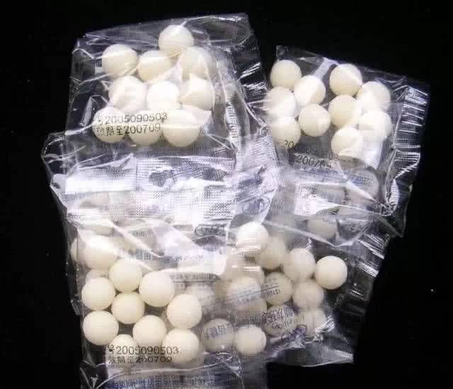 几种黑名单糖果,第二个是虫子,最后一个可以吃一年