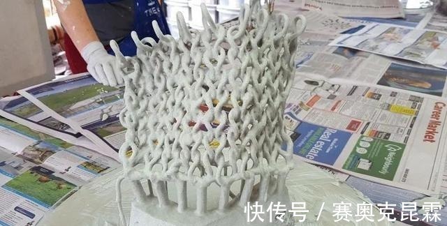 色彩#她是用玻璃雕塑“织毛衣”的第一人,这质感极其逼真!手太牛逼了