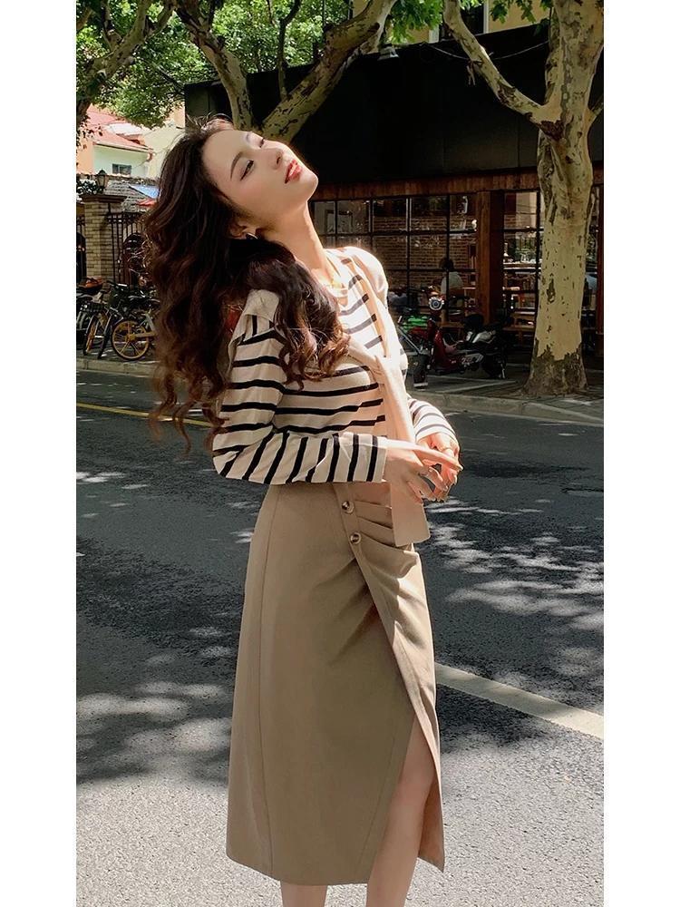 休闲风 日常青春休闲风,请参考条纹OR格纹的元素,基础款打造最亮眼的你