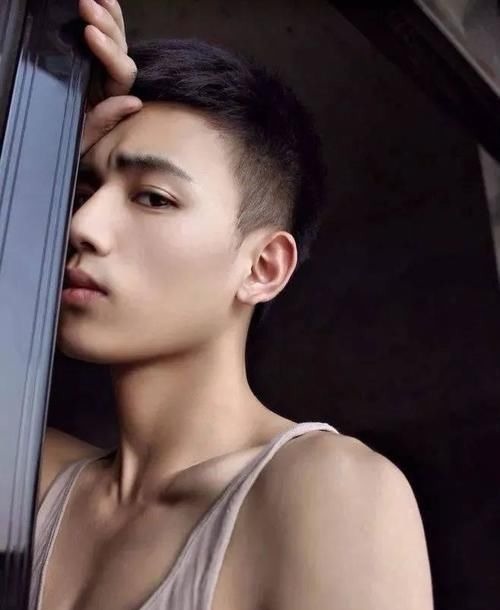 寸头 与颜值无关,让女生脸红心跳的5款男生发型!