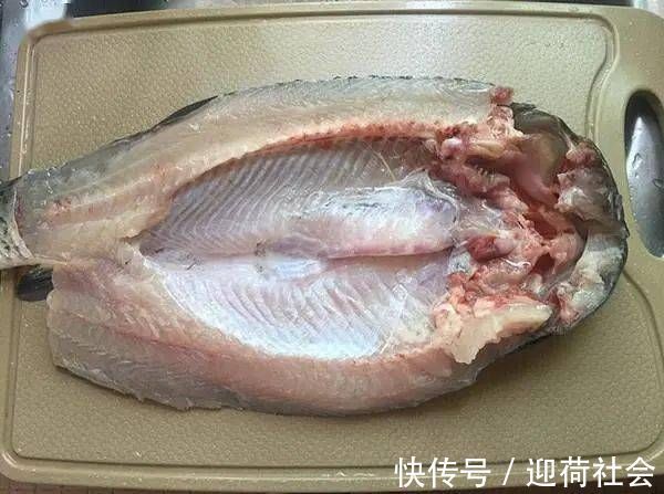 炸酥鱼别再用淀粉和面粉了,用它裹浆,酥鱼外酥里内,很好吃