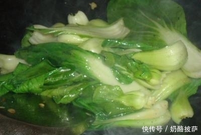 身体|冬天到了,不妨每天吃一盘此菜,消除便秘,给身体做个大扫除