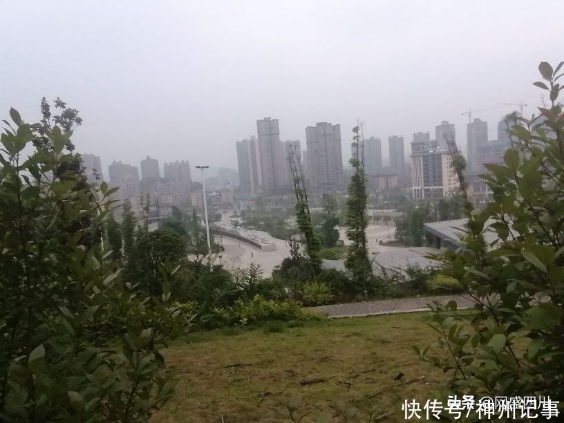 蓬安|逛游百牛赞歌广场，这里风景独好