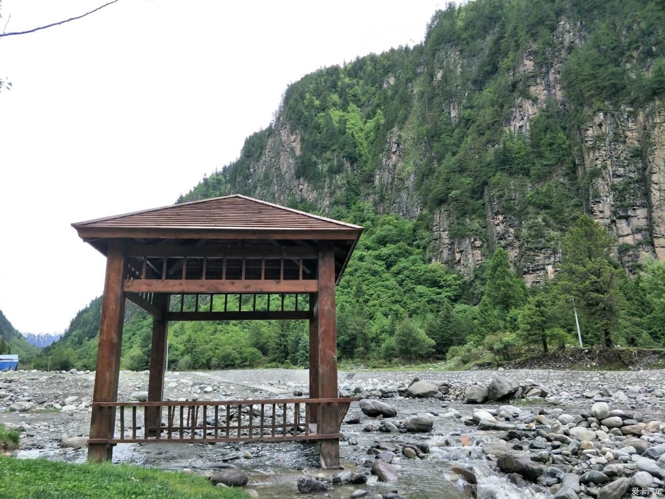 走进理县情人谷欣赏原生态的美景