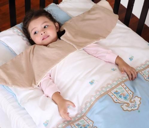 睡眠质量|不枕枕头的宝宝难避免这2大损伤,宝妈:萌娃睡着像指南针咋整?