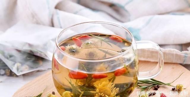 金银花|菊花和此物一起泡,每天一杯,双眼明亮,告别失眠,谁喝谁健康