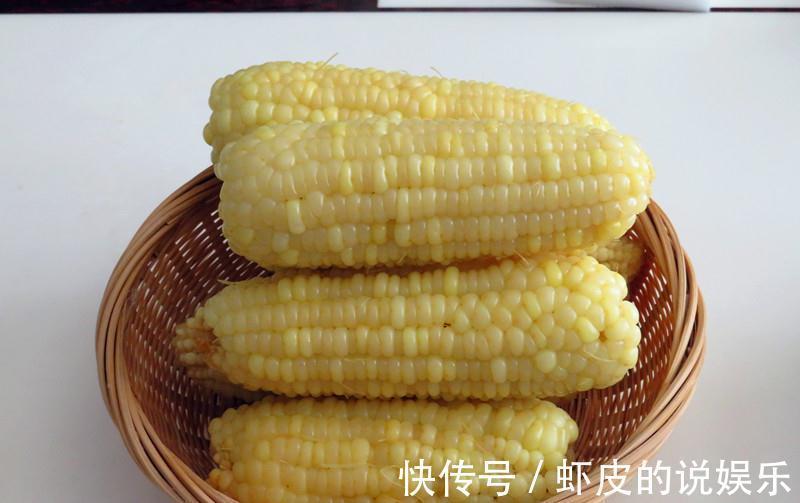 三口人午餐,一条鱼几个玉米就够了,鲜美好吃营养,网友说棒极了