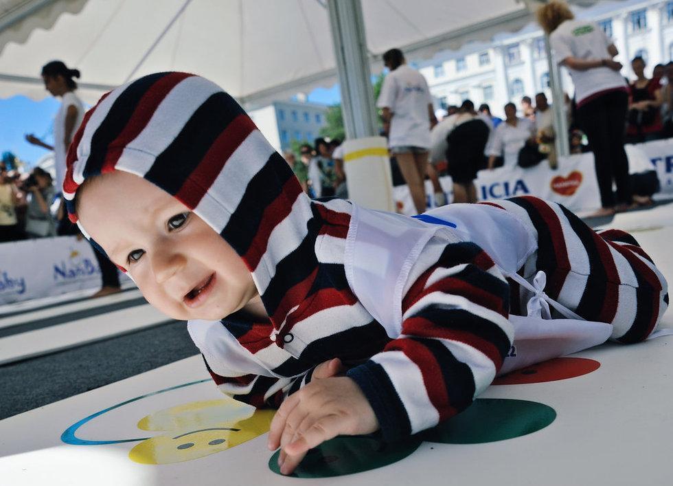 姿势|越“爬”越聪明，爬行敏感期错过很可惜！5种姿势助力宝宝学爬行