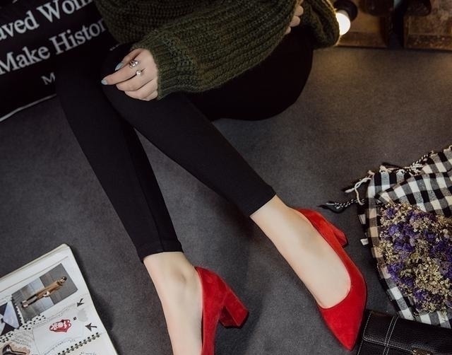 水晶鞋 新买的高跟鞋磨脚?挑选尖头高跟鞋有学问