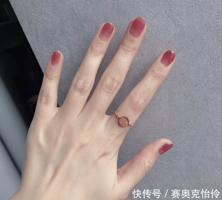 温柔可爱的果冻感美甲,拿图去做!