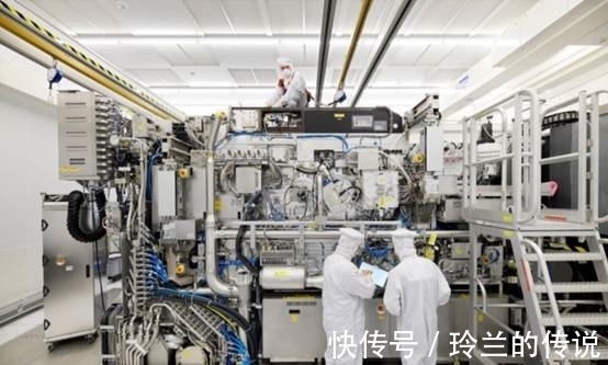 光刻胶|美国教授:如果造原子弹难度是1,那么中国造光刻机难度是10