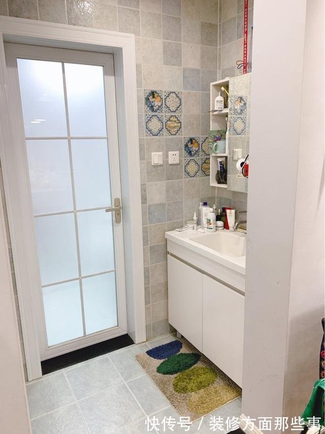 北欧风|93平北欧风三居室,卫生间干湿分区,卫生间墙上花片是点睛之笔