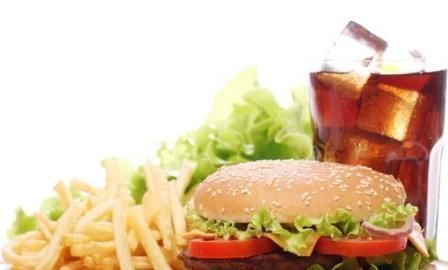 高血压病人|以下4类食物,“高血压”患者最好一点不沾,再贪吃也不要碰