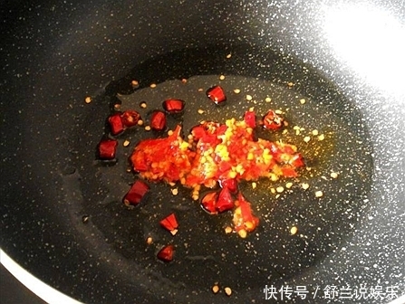 这道凉拌菜,简单味美,常吃让我们远离脂肪肝