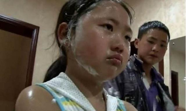 女孩因《变形记》得了公主病,回村闹着要找“富爸爸”,让人唏嘘