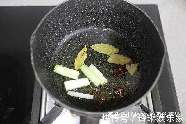 教你一款万能香辣酱,拌面卷饼炒肉丁全都用得上,每月我必熬2回