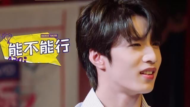 宋亚轩两次说错节目名称，惹导演组直接翻脸，还好刘耀文比较机智