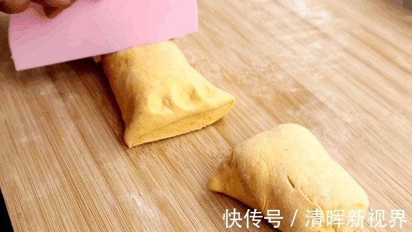 一日三餐|这种南瓜千层饼,在家就能做,口感独特,馅料丰富,比肉夹馍还香